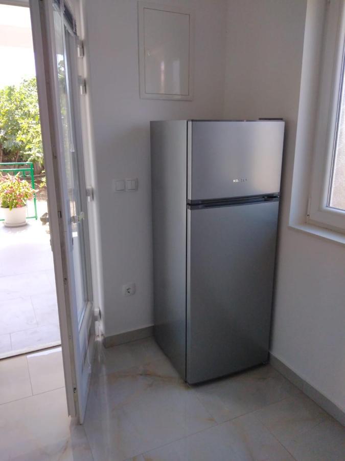 Apartment With Terrace And Garden Pirovac Bagian luar foto