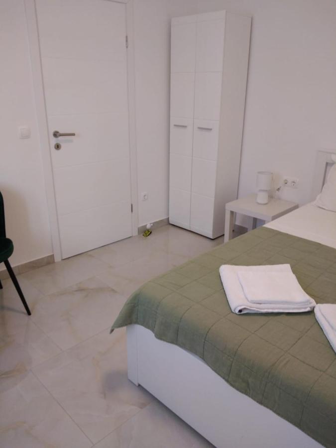 Apartment With Terrace And Garden Pirovac Bagian luar foto