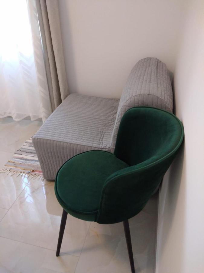Apartment With Terrace And Garden Pirovac Bagian luar foto