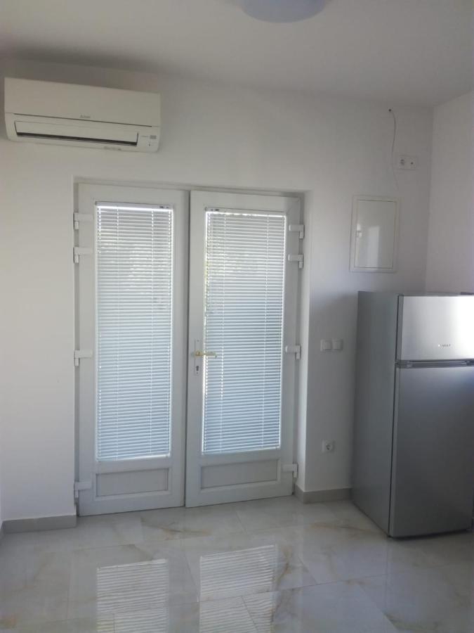 Apartment With Terrace And Garden Pirovac Bagian luar foto