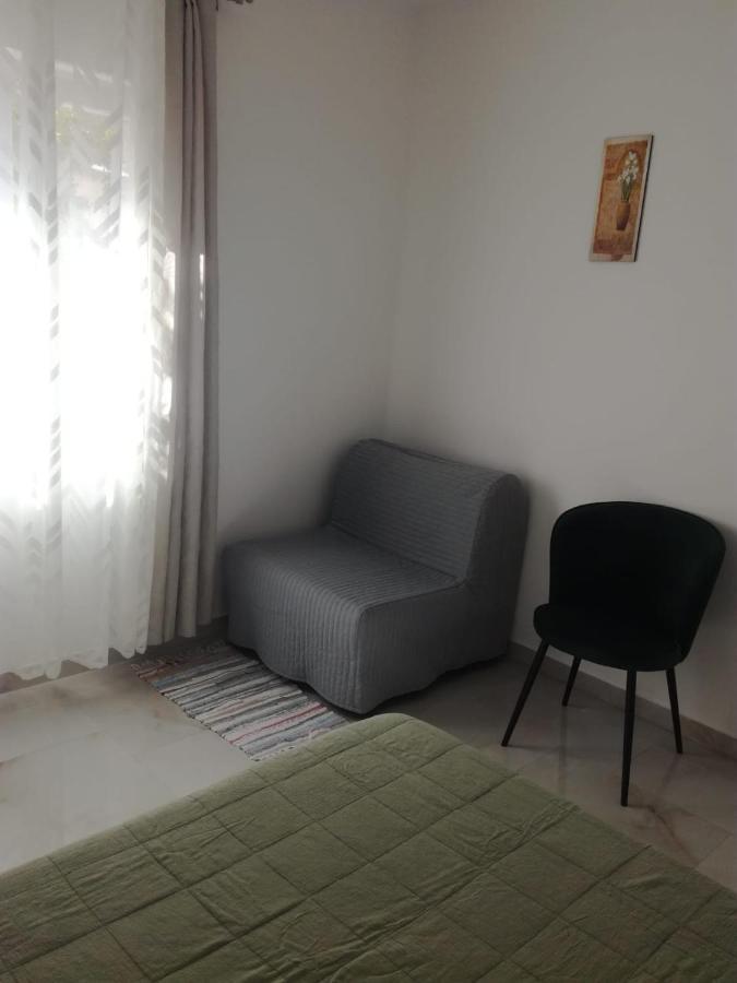 Apartment With Terrace And Garden Pirovac Bagian luar foto