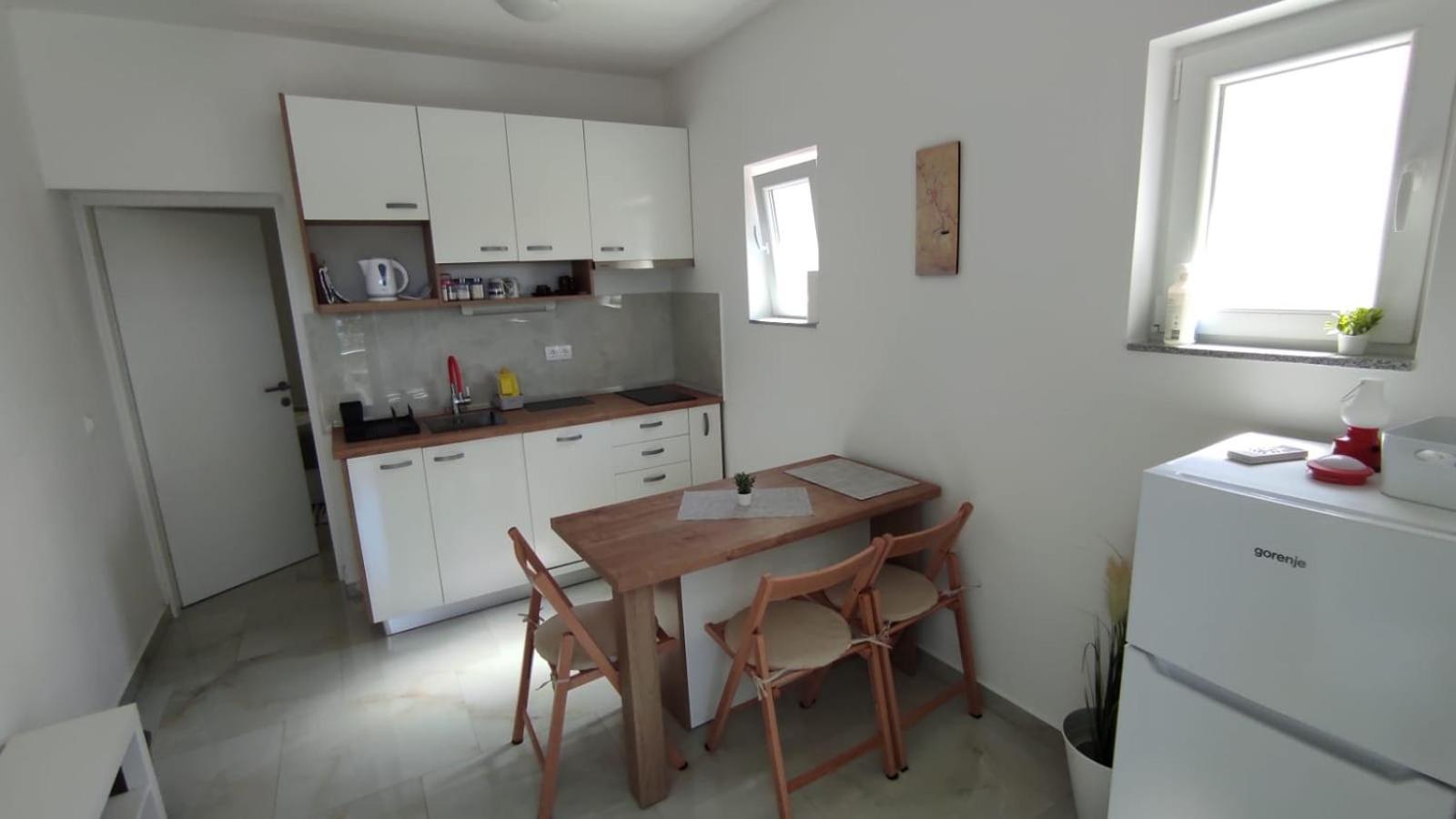 Apartment With Terrace And Garden Pirovac Bagian luar foto