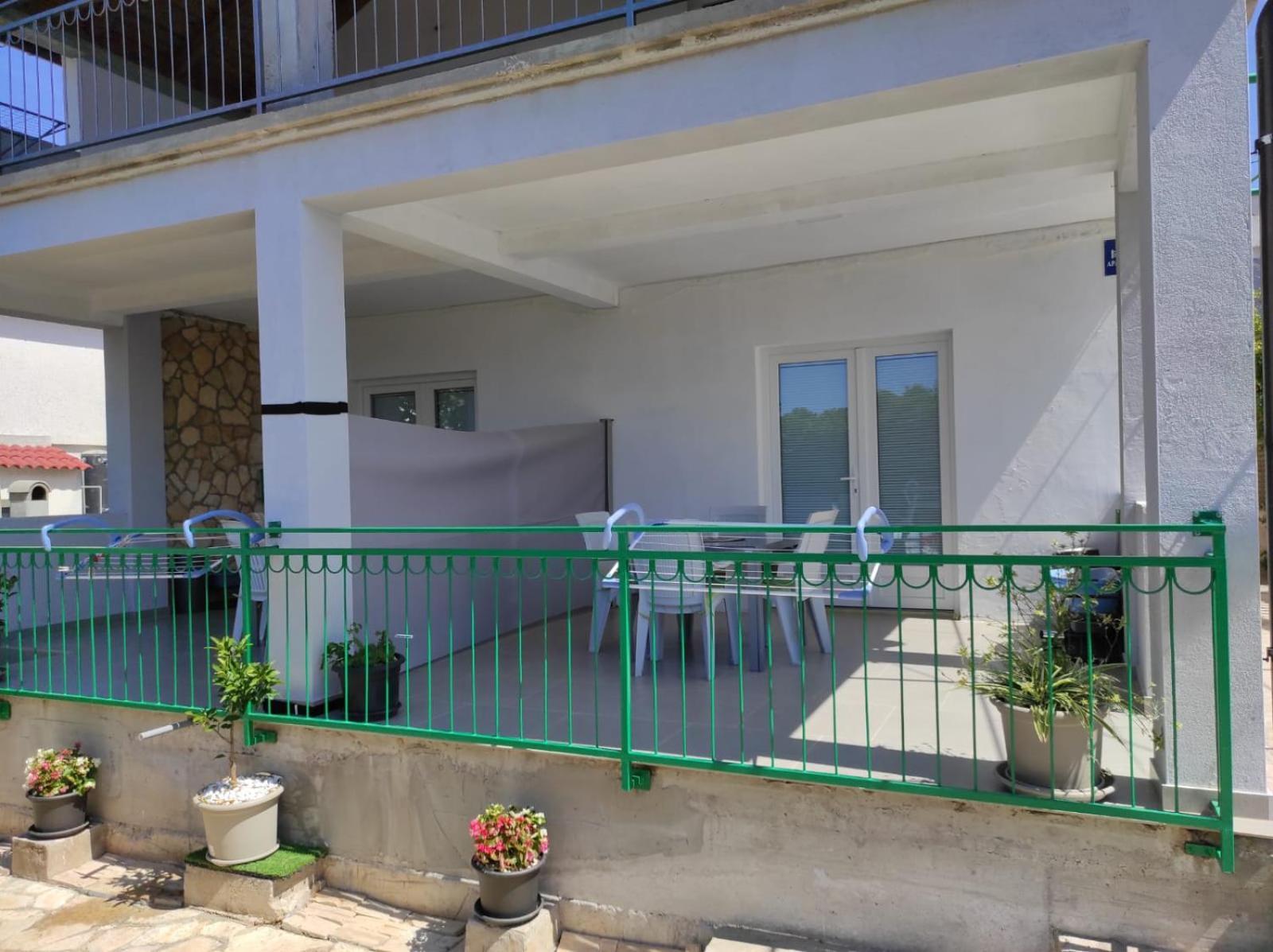 Apartment With Terrace And Garden Pirovac Bagian luar foto