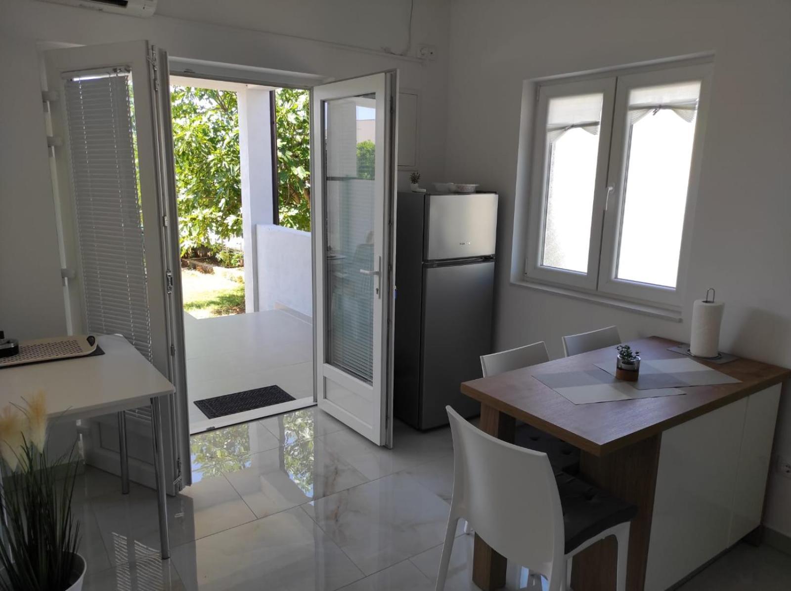 Apartment With Terrace And Garden Pirovac Bagian luar foto