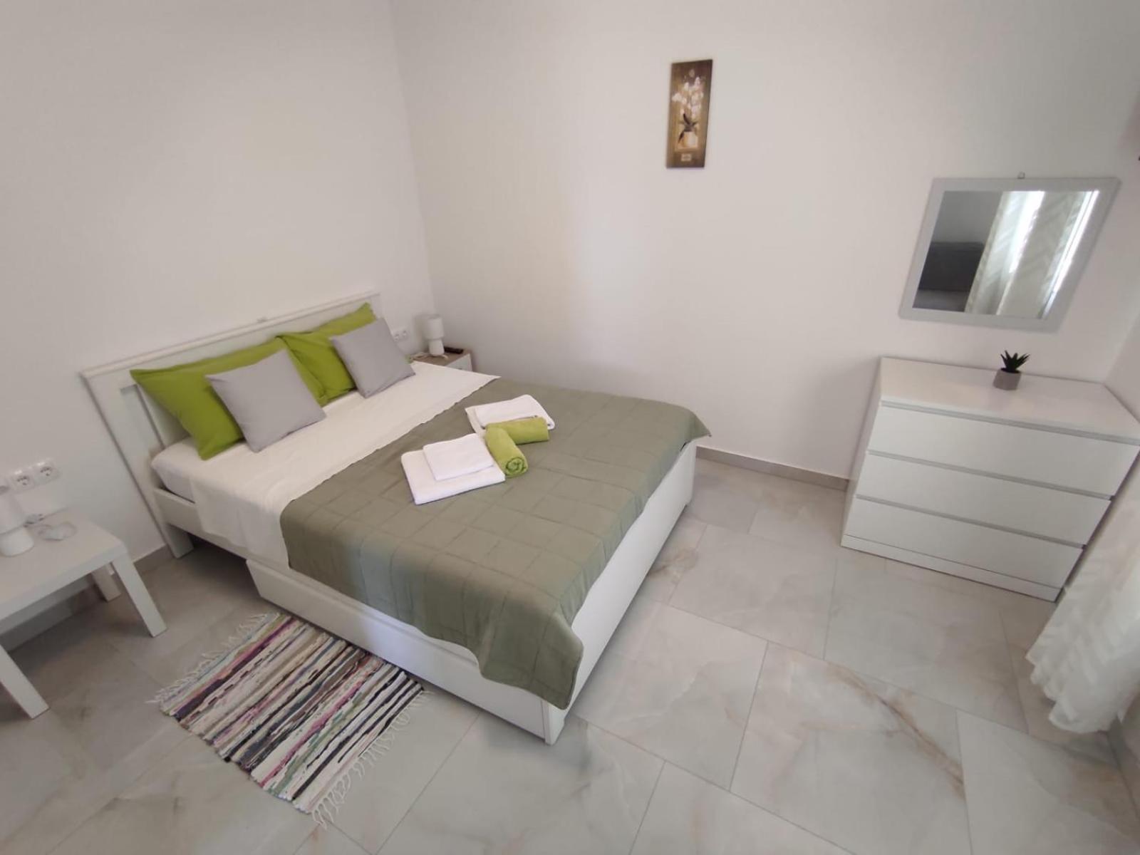 Apartment With Terrace And Garden Pirovac Bagian luar foto