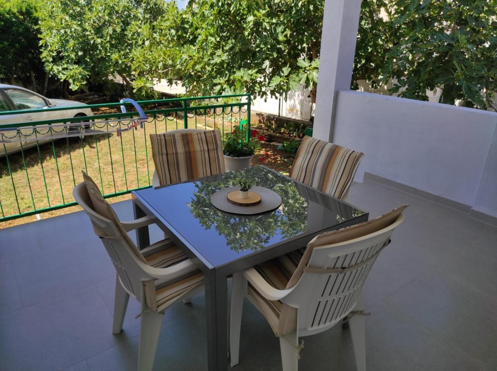 Apartment With Terrace And Garden Pirovac Bagian luar foto