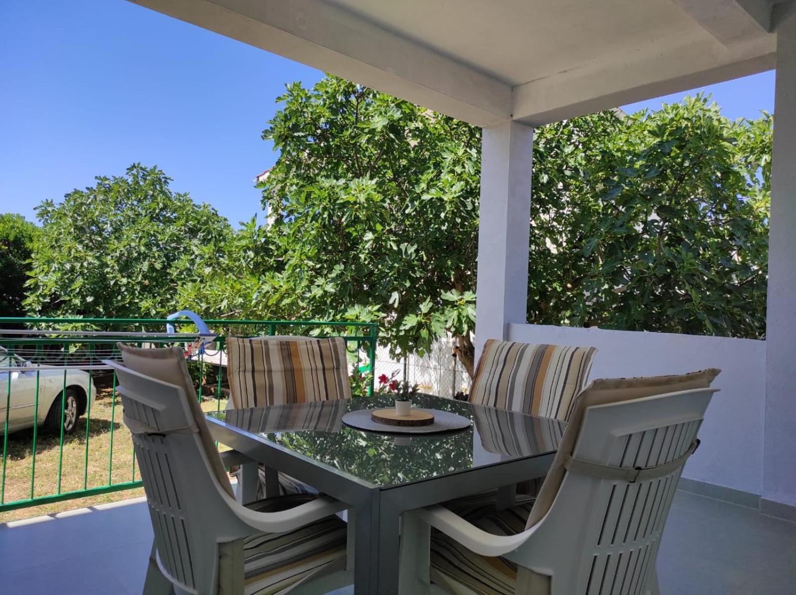 Apartment With Terrace And Garden Pirovac Bagian luar foto